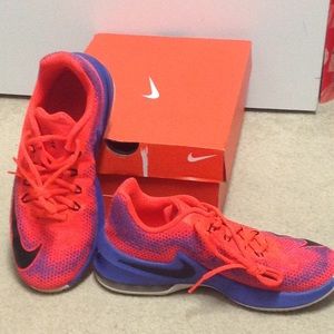 Nike 6 youth air max tennis shoes